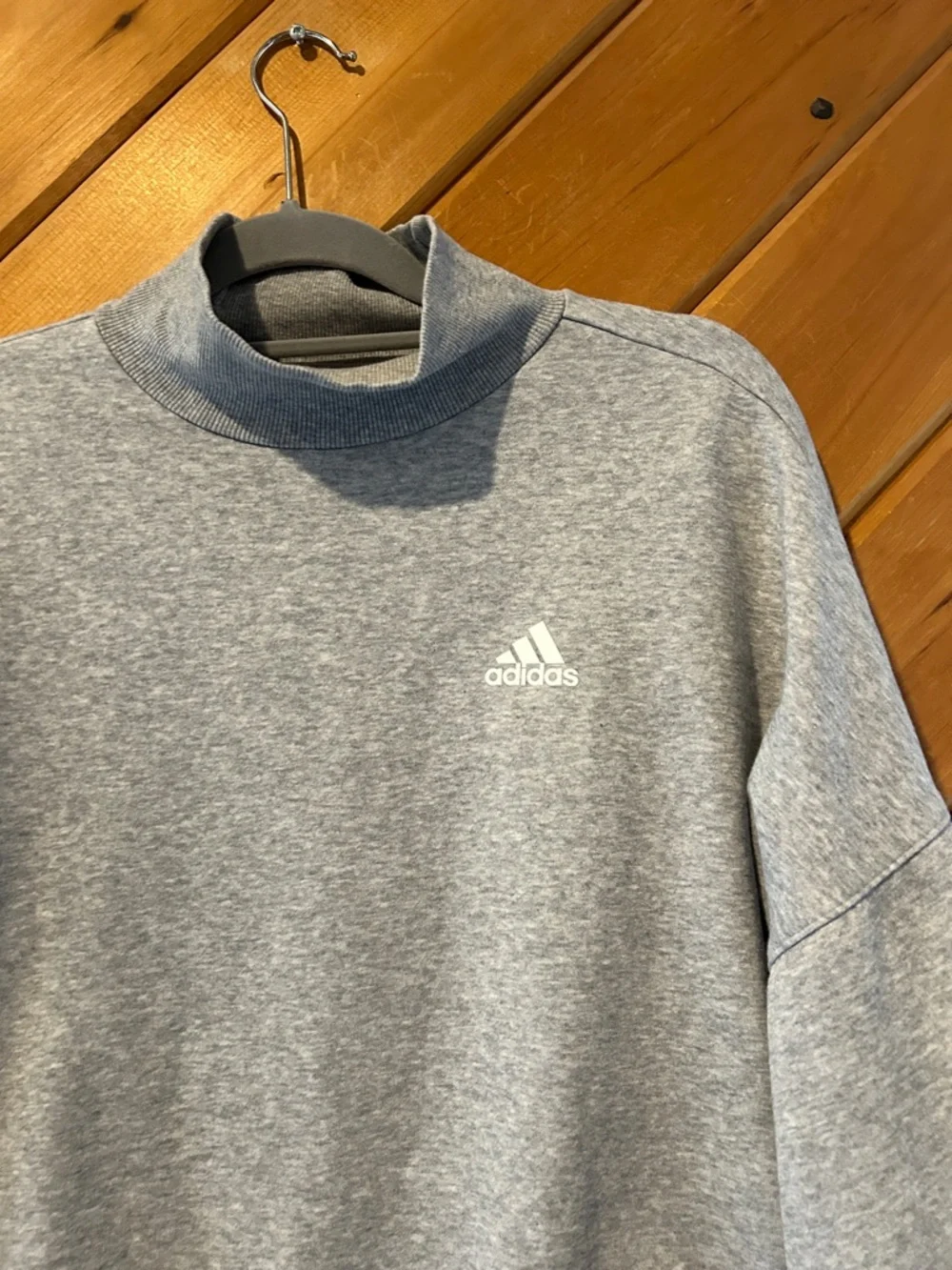 Adidas Originals Essentials Fleece Sweatshirt in Heather Gray